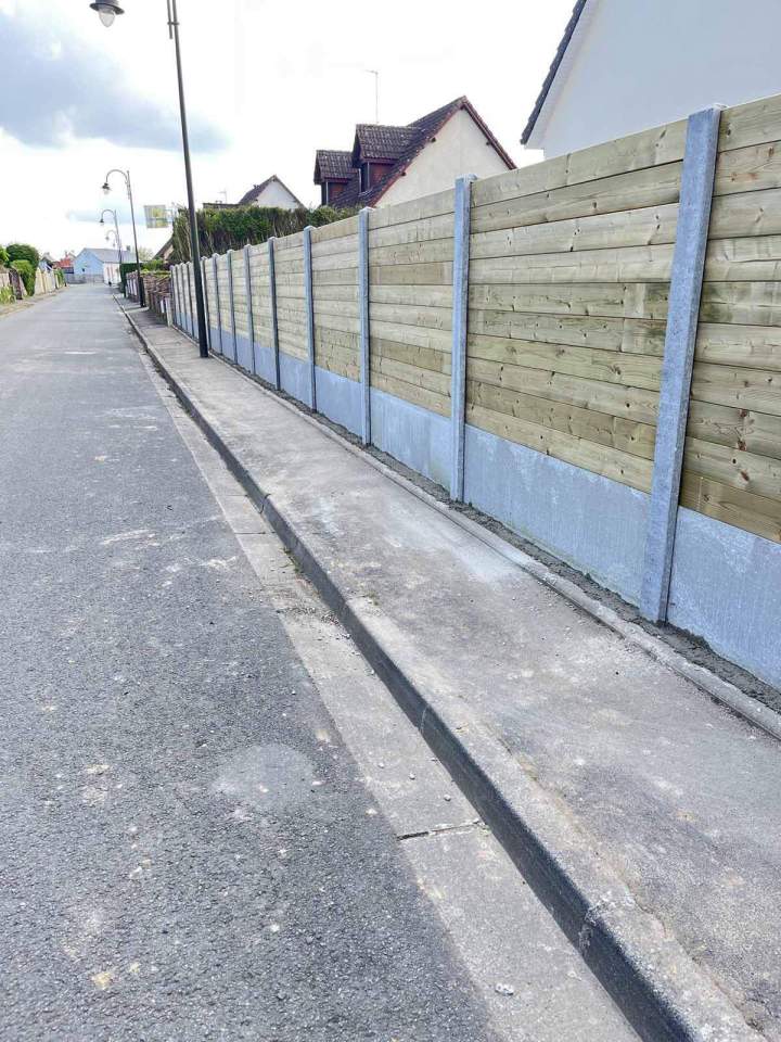 Pose de clôture près d'Abbeville