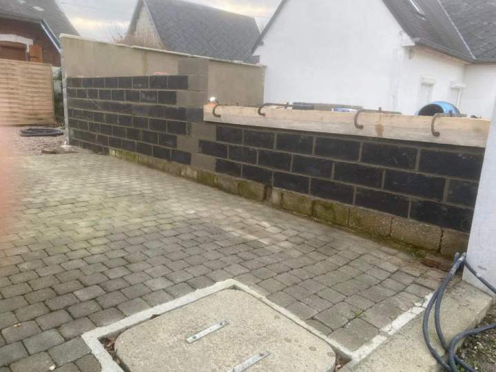 Pose de clôtures et portails (rigides, béton, bois)